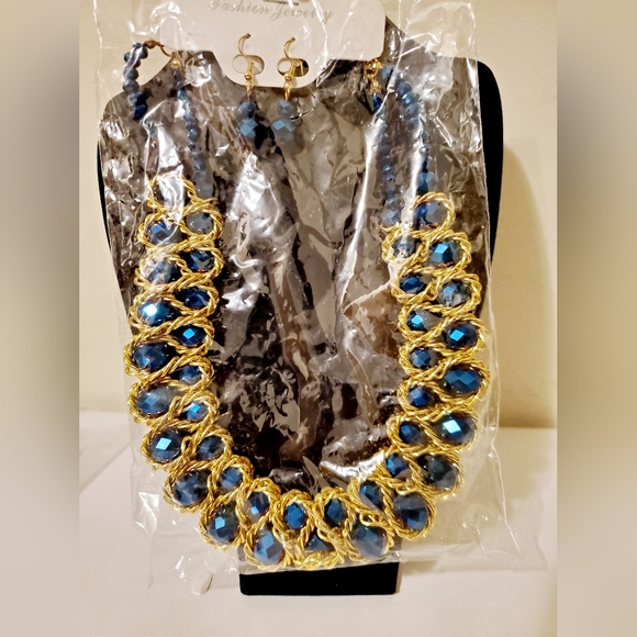 2 Pcs Elegant Blue and Gold Fashion Statement Necklace NIP - HP - Picture 3 of 5